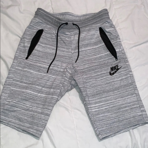 nike training shorts with zip pockets